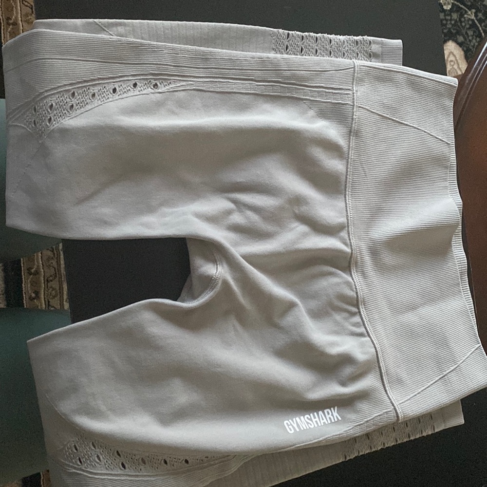 Light beige gymshark leggings. Only worn a couple of times.